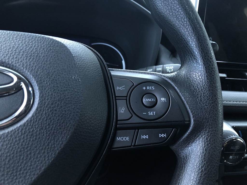 2024 Toyota RAV4 XLE 33