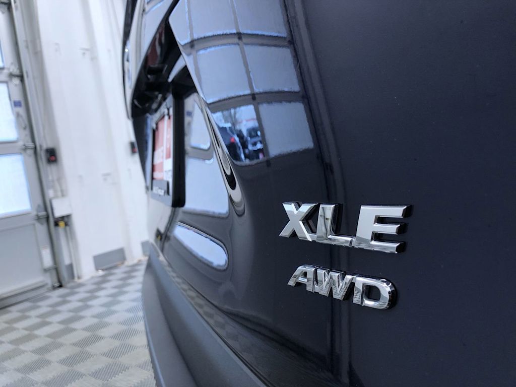2024 Toyota RAV4 XLE 7