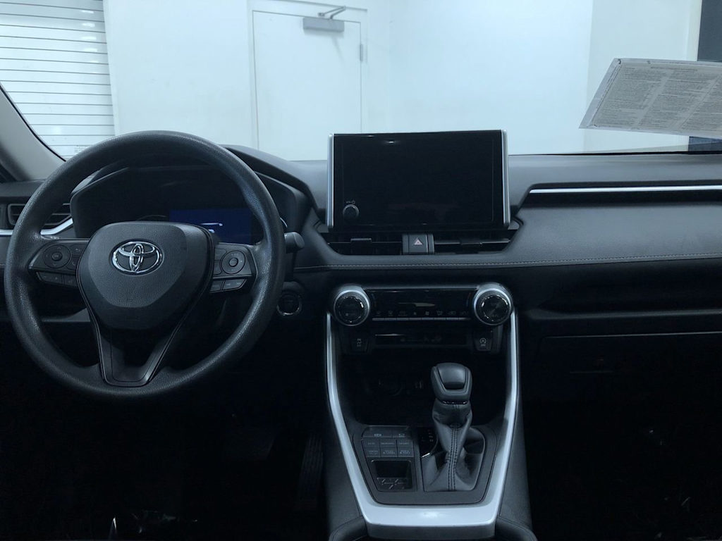 2024 Toyota RAV4 XLE 9