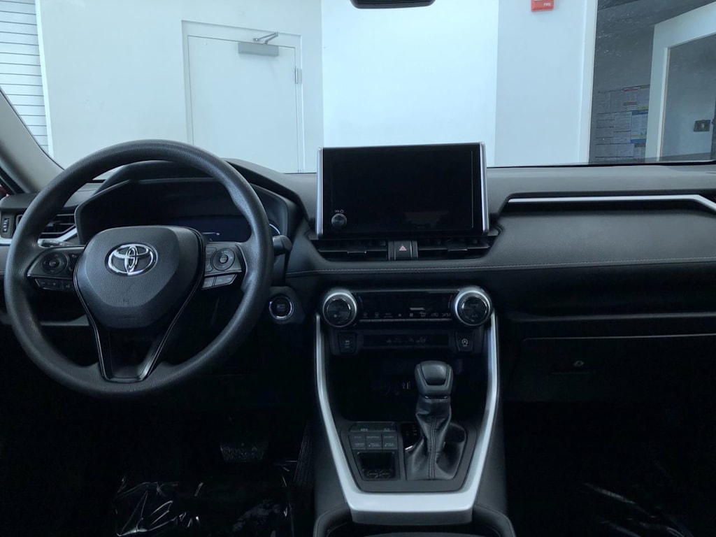 2023 Toyota RAV4 XLE 2