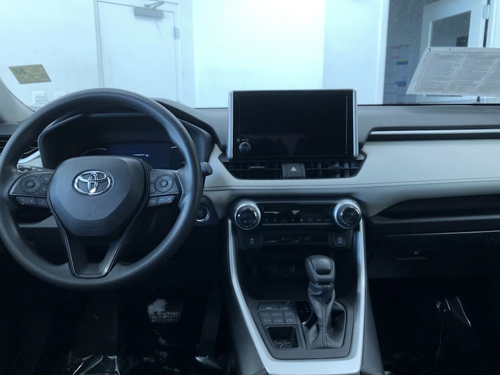 2024 Toyota RAV4 XLE 2