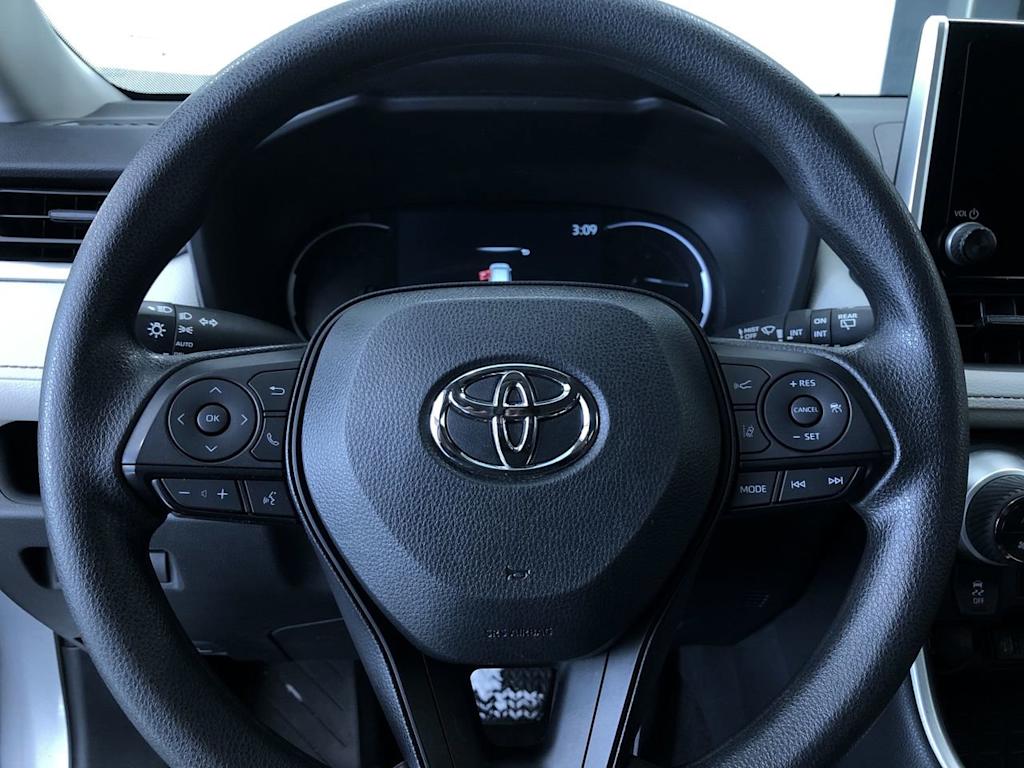 2024 Toyota RAV4 XLE 31