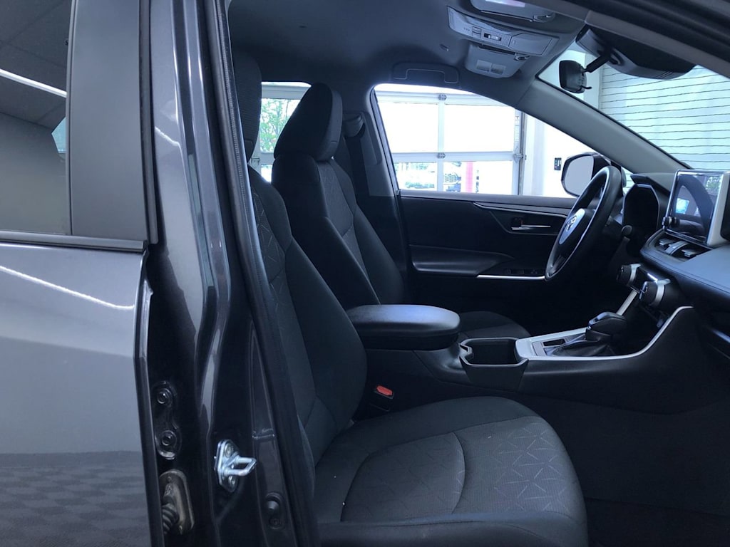 2024 Toyota RAV4 XLE 30