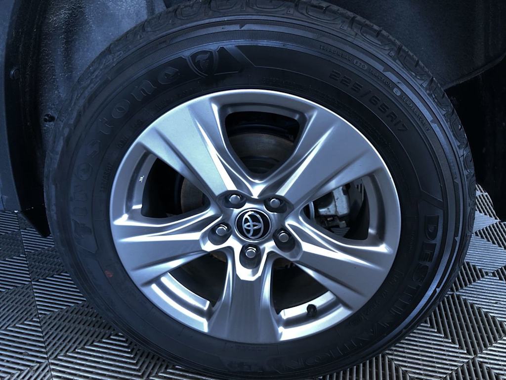 2024 Toyota RAV4 XLE 8