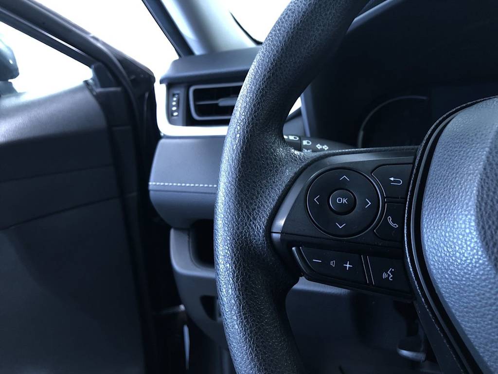 2024 Toyota RAV4 XLE 32