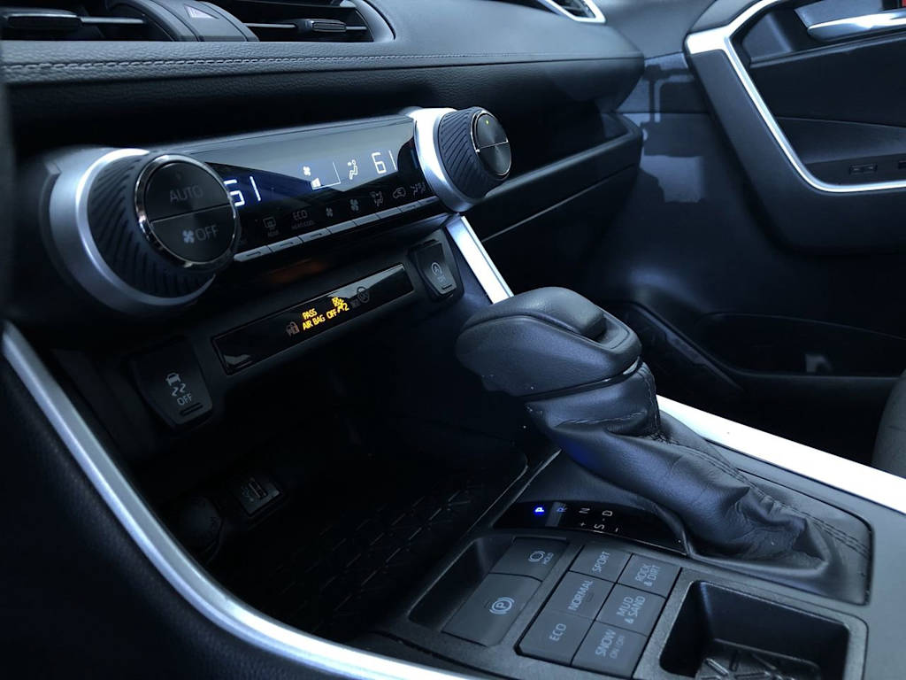 2024 Toyota RAV4 XLE 15