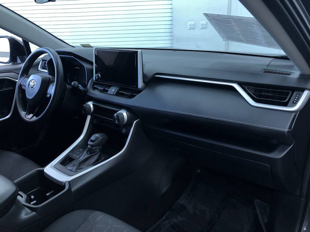 2024 Toyota RAV4 XLE 9