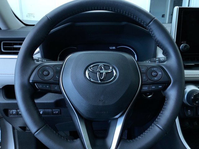 Thumbnail: 2025 Toyota RAV4 - 13