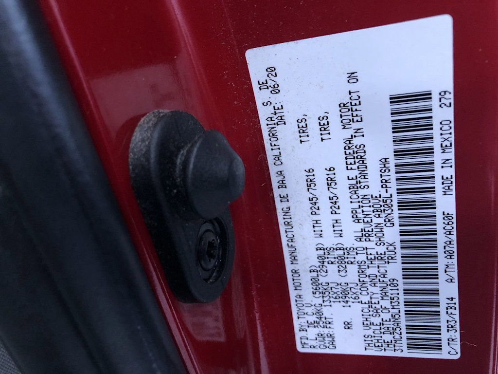2020 Toyota Tacoma SR 17