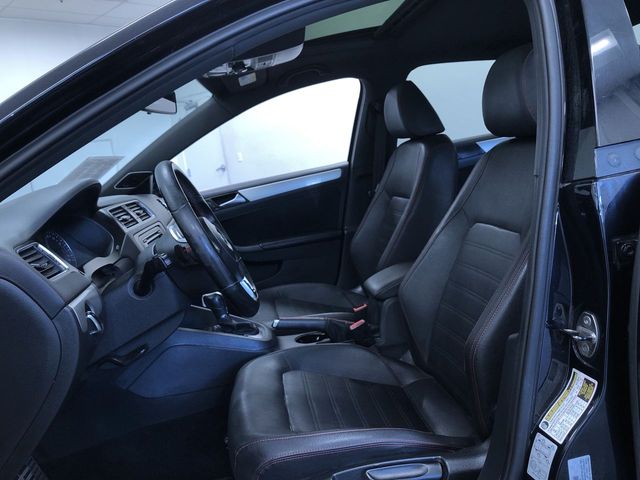 Thumbnail: 2012 Volkswagen Jetta - 9