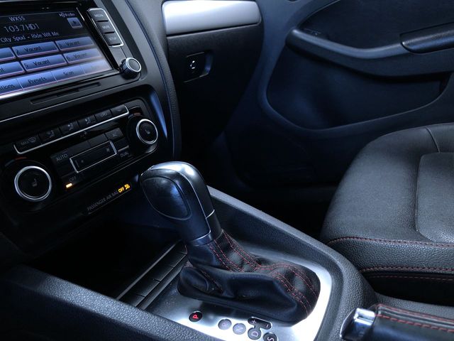 Thumbnail: 2012 Volkswagen Jetta - 15