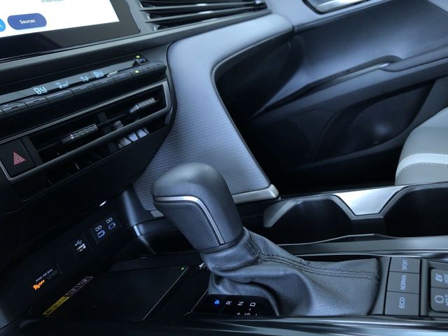 Thumbnail: 2025 Toyota Camry - 16