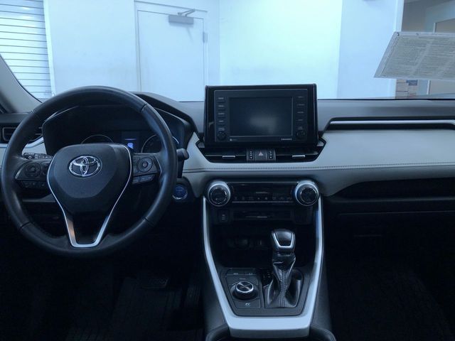 Thumbnail: 2021 Toyota RAV4 - 8