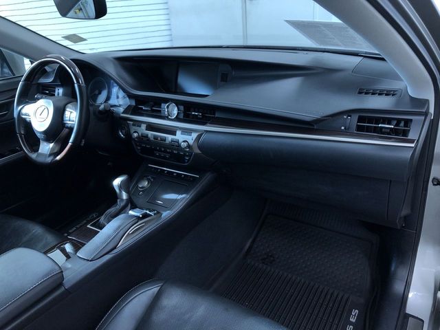 Thumbnail: 2018 Lexus ES - 9