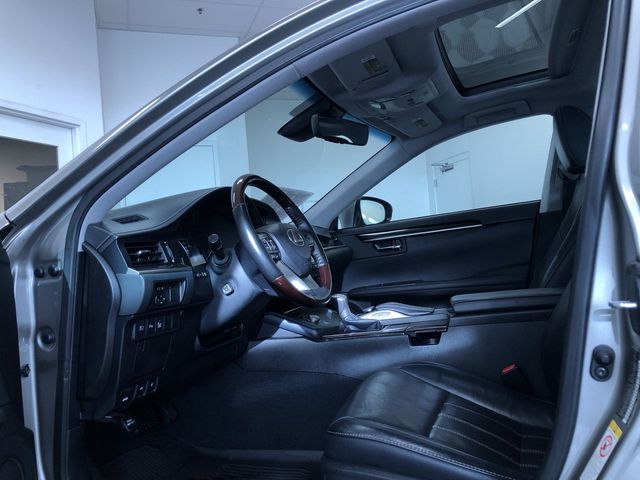 Thumbnail: 2018 Lexus ES - 10