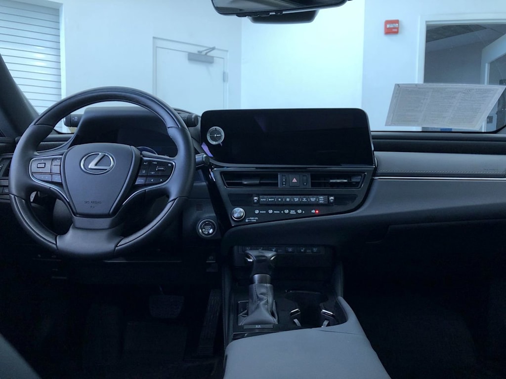 2025 Lexus ES 350 Luxury 8