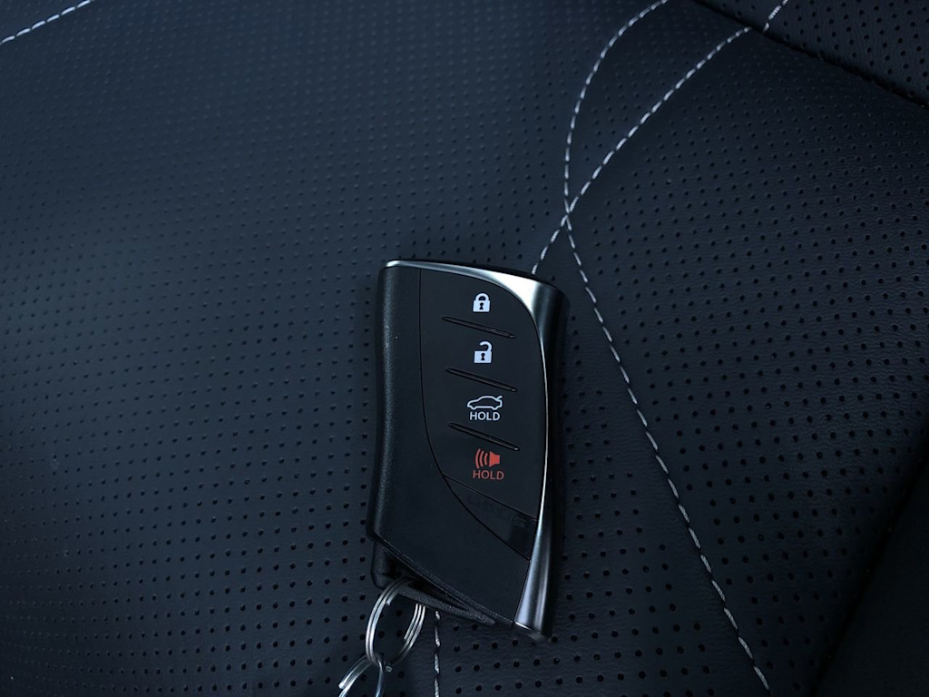 2025 Lexus ES 350 Luxury 17