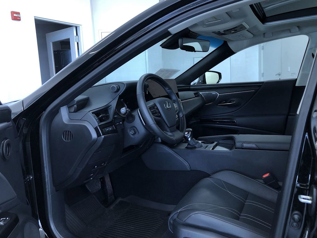 2025 Lexus ES 350 Luxury 2