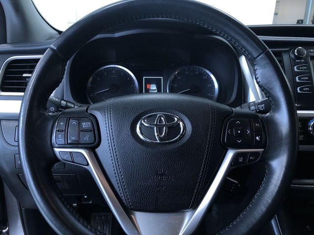 Thumbnail: 2017 Toyota Highlander - 21