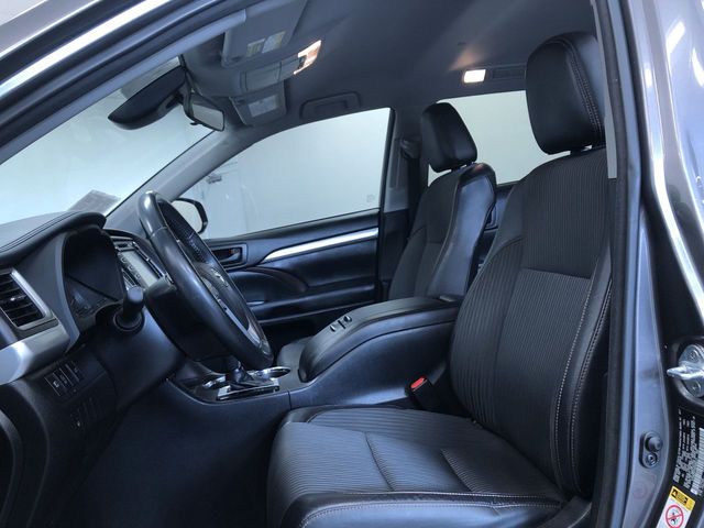 Thumbnail: 2017 Toyota Highlander - 10