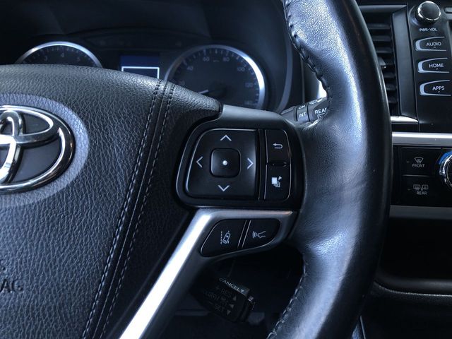 Thumbnail: 2017 Toyota Highlander - 23