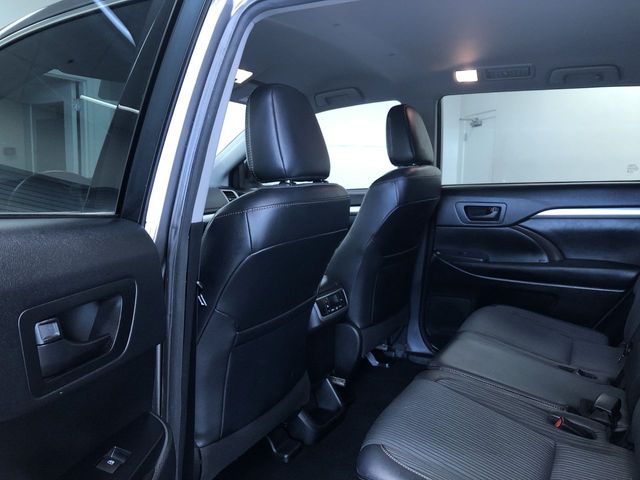 Thumbnail: 2017 Toyota Highlander - 12