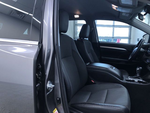 Thumbnail: 2017 Toyota Highlander - 11