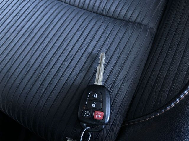 Thumbnail: 2017 Toyota Highlander - 17