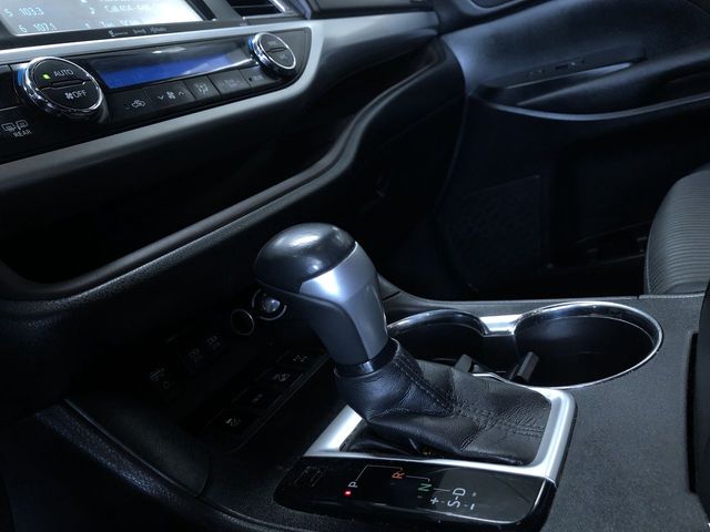 Thumbnail: 2017 Toyota Highlander - 15