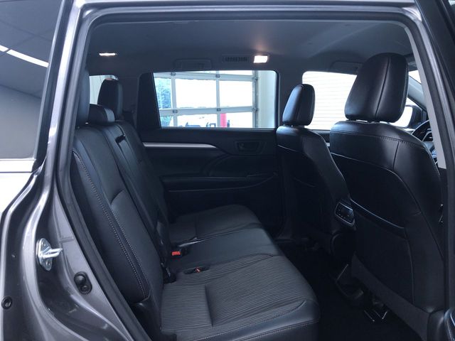 Thumbnail: 2017 Toyota Highlander - 20