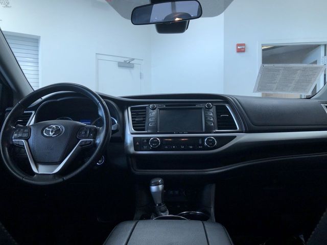 Thumbnail: 2017 Toyota Highlander - 9