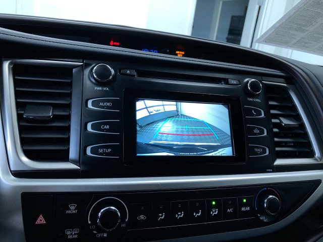 Thumbnail: 2019 Toyota Highlander - 32