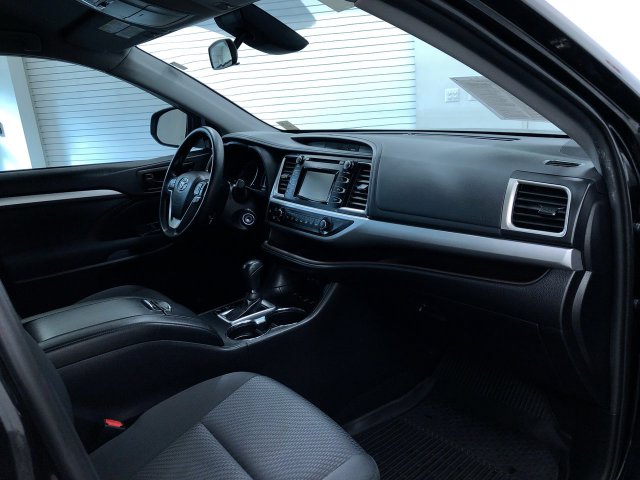 Thumbnail: 2019 Toyota Highlander - 13