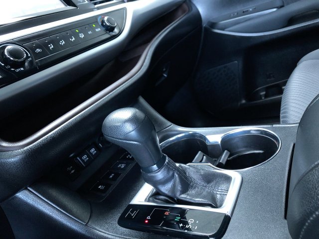 Thumbnail: 2019 Toyota Highlander - 16