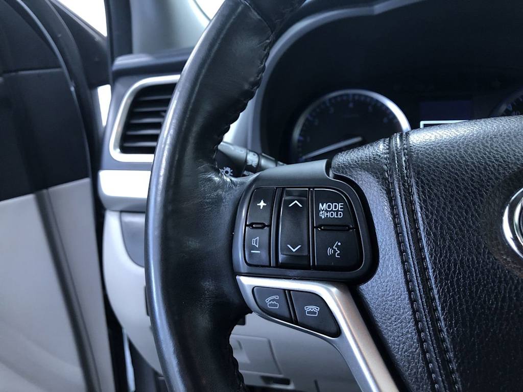 2014 Toyota Highlander Limited 32