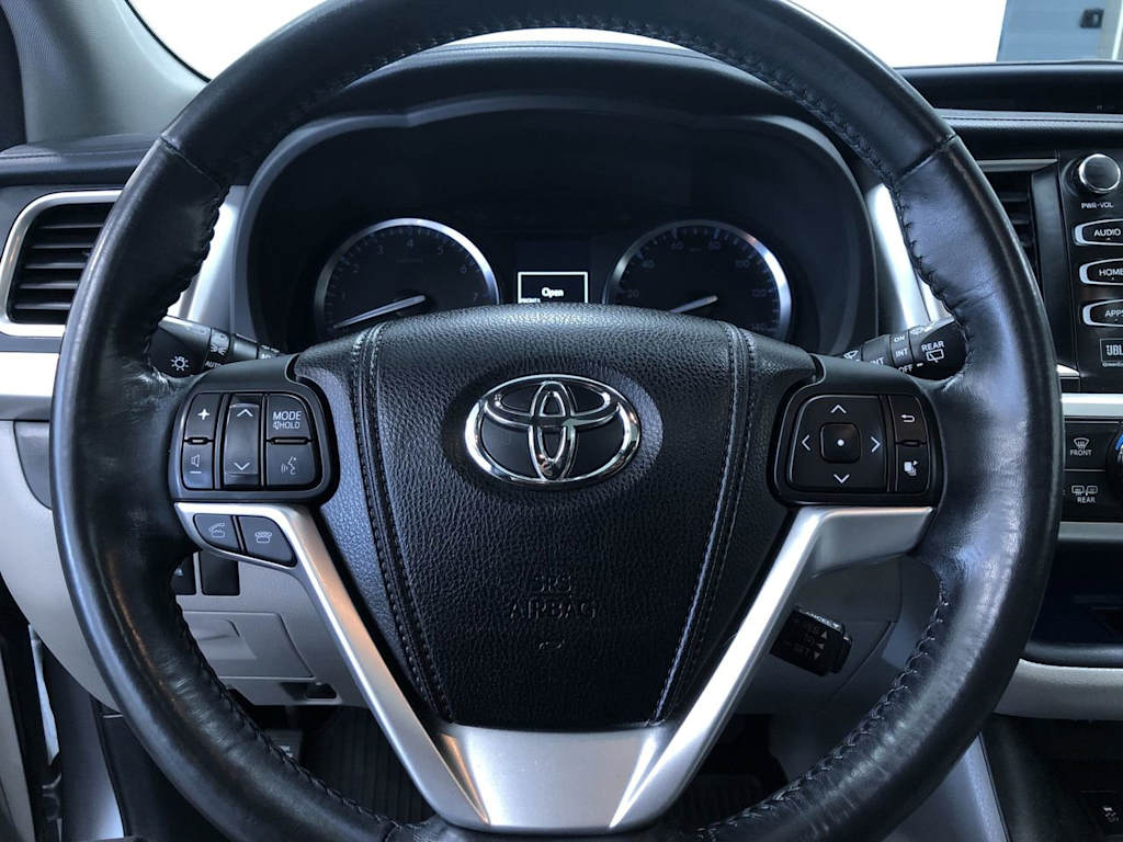 2014 Toyota Highlander Limited 14