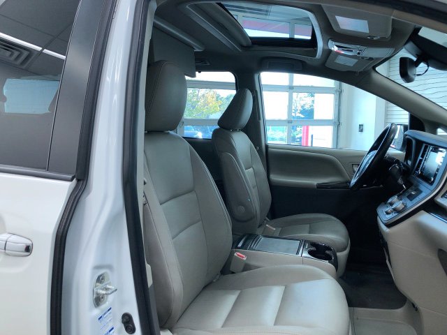 Thumbnail: 2020 Toyota Sienna - 11