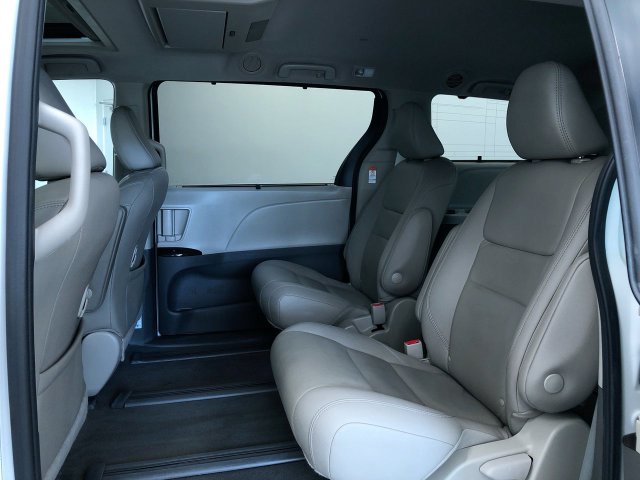 Thumbnail: 2020 Toyota Sienna - 25