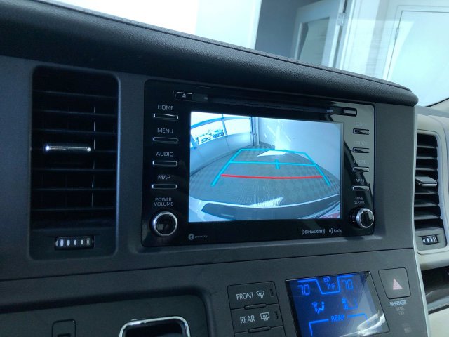 Thumbnail: 2020 Toyota Sienna - 15