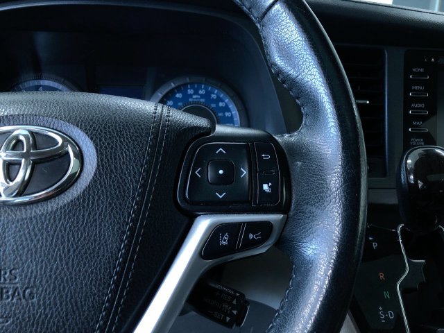 Thumbnail: 2020 Toyota Sienna - 29