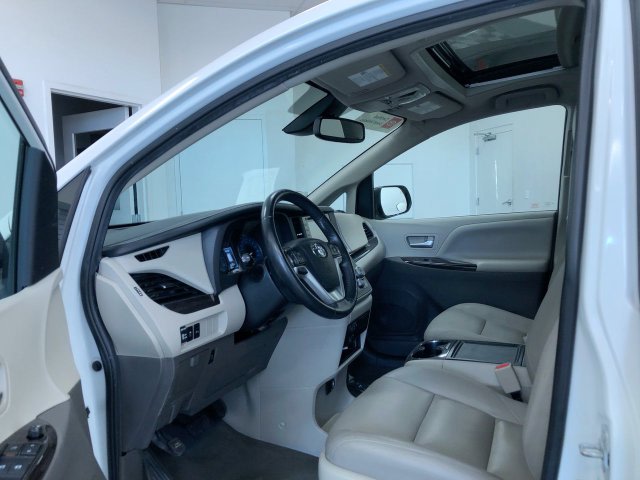 Thumbnail: 2020 Toyota Sienna - 2