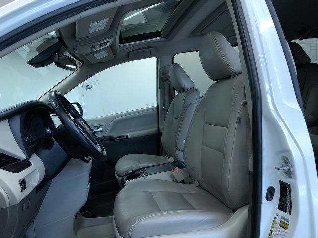 Thumbnail: 2020 Toyota Sienna - 10