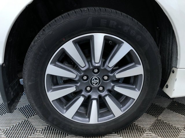 Thumbnail: 2020 Toyota Sienna - 8