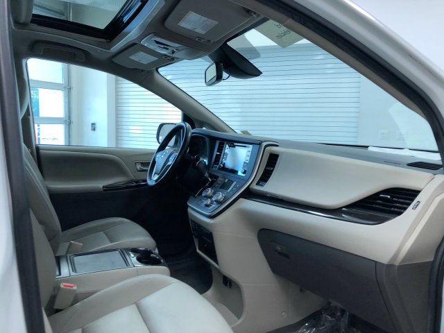 Thumbnail: 2020 Toyota Sienna - 13