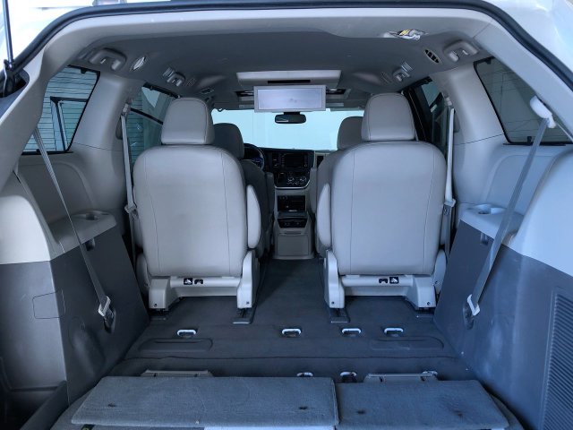 Thumbnail: 2020 Toyota Sienna - 32