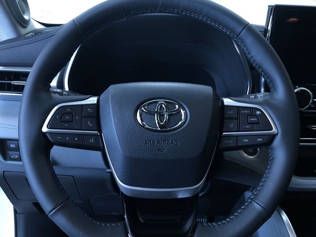 Thumbnail: 2026 Toyota Highlander - 31