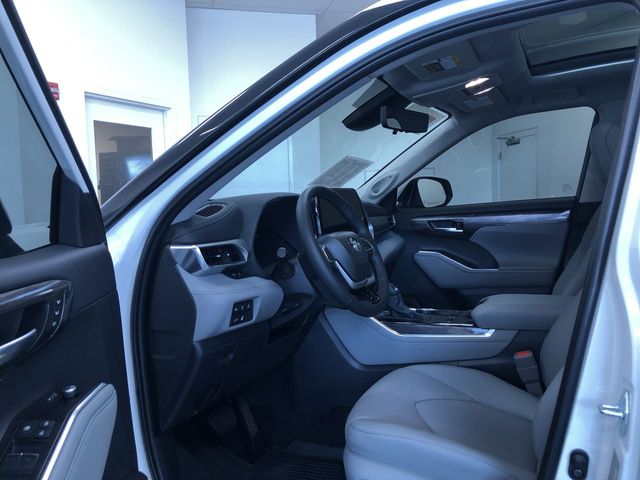 Thumbnail: 2026 Toyota Highlander - 10