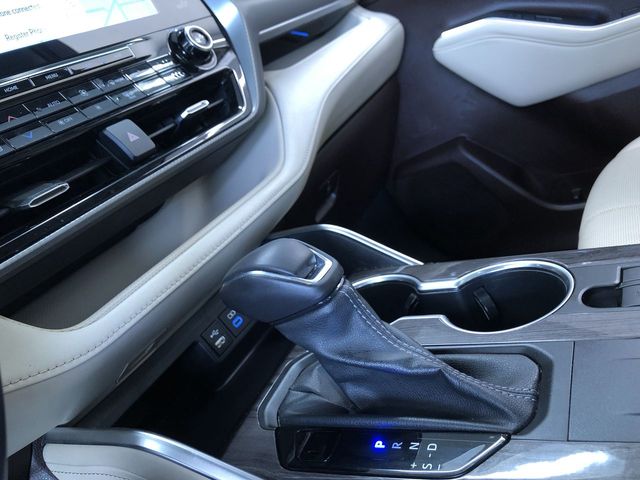 Thumbnail: 2022 Toyota Highlander - 14