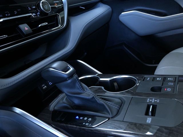 Thumbnail: 2026 Toyota Highlander - 15