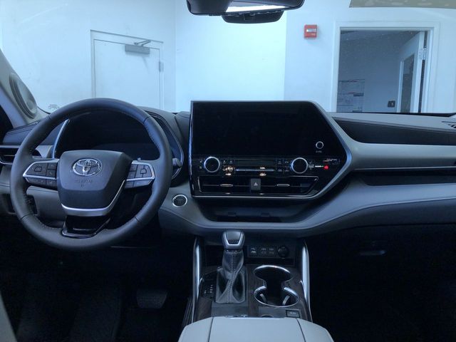 Thumbnail: 2026 Toyota Highlander - 2